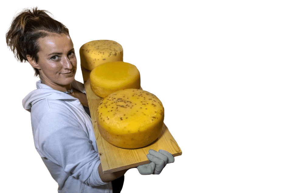 Nadja Simon mit hofeigen produziertem Käse